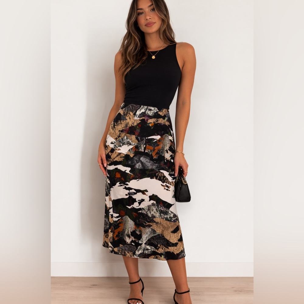 Babaton Aritzia Abstract Print Midi Skirt Size 0